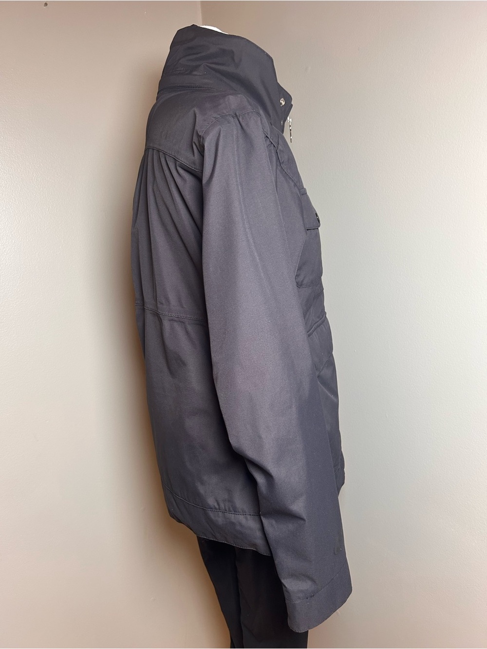 Foursquare Snowboard Outerwear
Black Jacket Women's Small - Picture 9 of 15